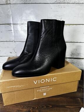 Vionic Women's Vynn Short Block Heel Boot Women's 9W NIB